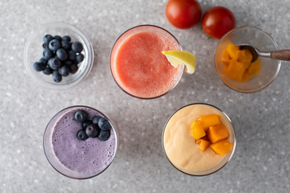 熱々スープやひんやりスムージー、おかゆや豆乳作りもできる! パワフルな粉砕力で栄養をまるごと摂れる、ヒーター付きブレンダー 「おうちシェフ BLENDER」【編集部の「これ、気になる!」  Vol.128】