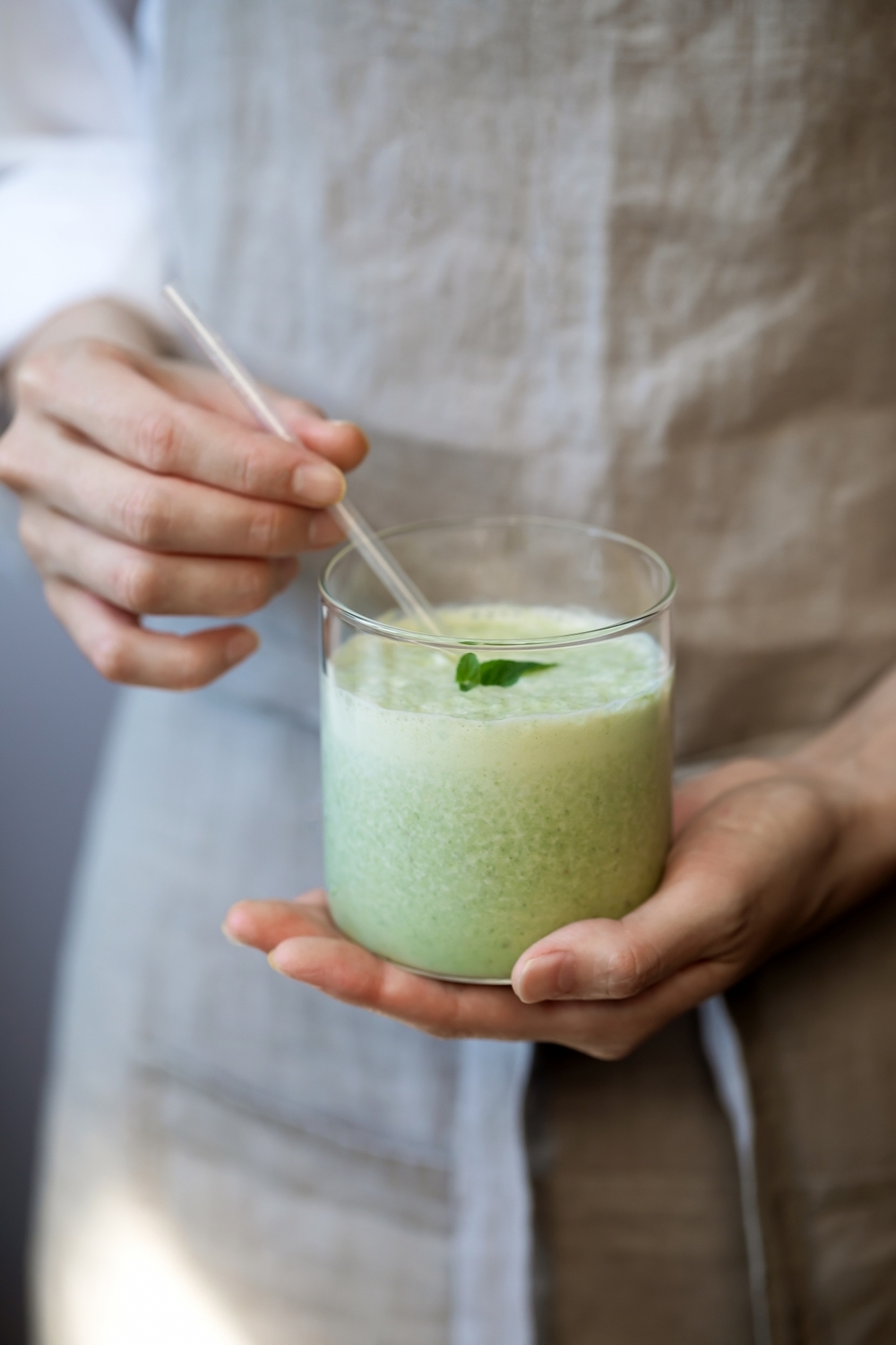 熱々スープやひんやりスムージー、おかゆや豆乳作りもできる! パワフルな粉砕力で栄養をまるごと摂れる、ヒーター付きブレンダー 「おうちシェフ BLENDER」【編集部の「これ、気になる!」  Vol.128】