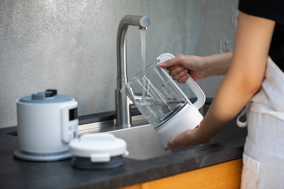 熱々スープやひんやりスムージー、おかゆや豆乳作りもできる! パワフルな粉砕力で栄養をまるごと摂れる、ヒーター付きブレンダー 「おうちシェフ BLENDER」【編集部の「これ、気になる!」  Vol.128】