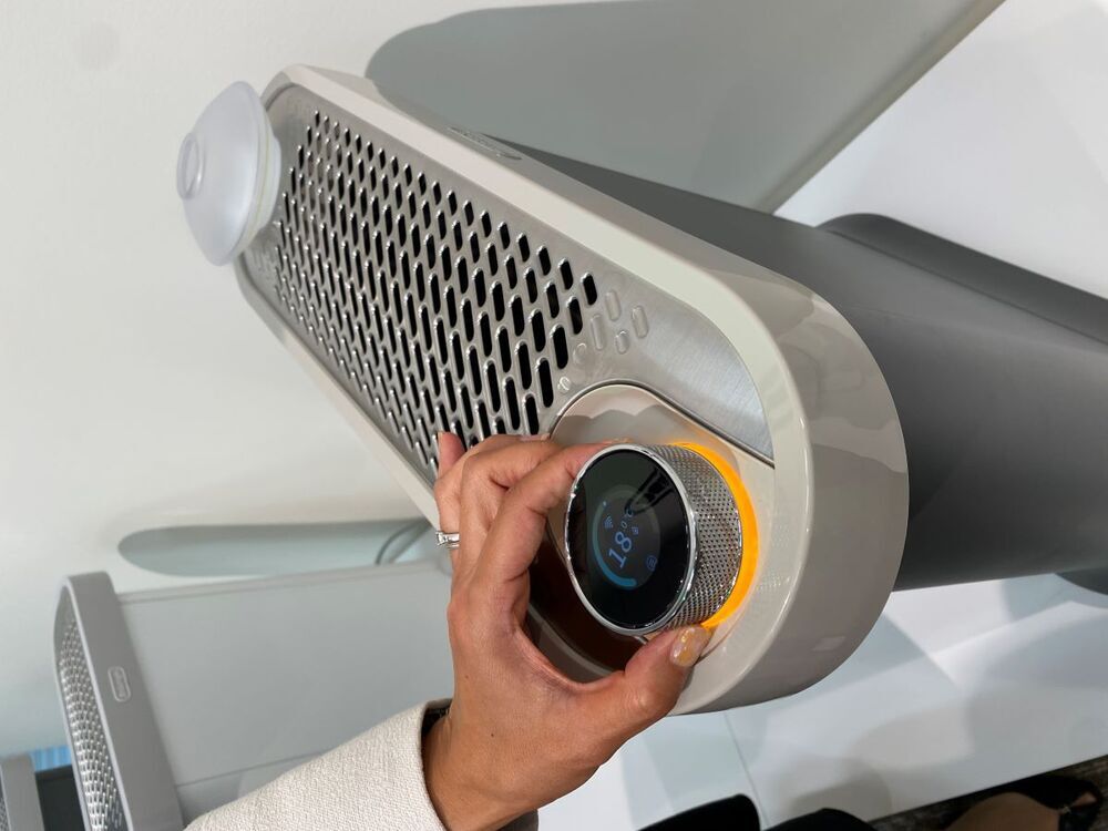 部屋全体を暖めつつ、肌や喉は乾燥させない「ゼロ風暖房」！　シックな色合いも魅力「デロンギ マルチダイナミックヒーター ソラーレ Wi-Fiモデル」【編集部の「これ、気になる！」  Vol.151】