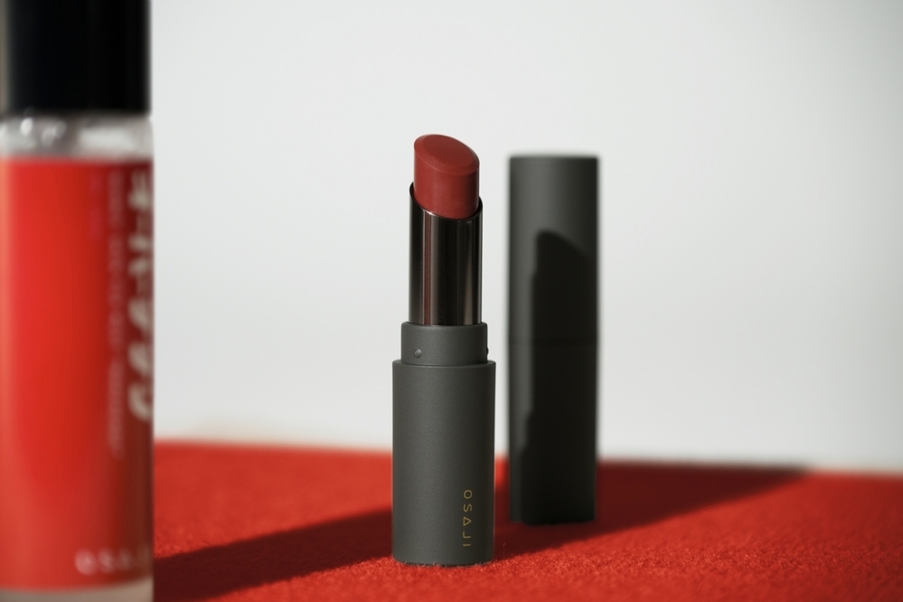 あの「OVER THE SUN（オーバー・ザ・サン）」と「OSAJI（オサジ）」が再コラボ！ リップバームとミスト化粧水を限定販売【編集部の「これ、気になる！」  Vol.160】