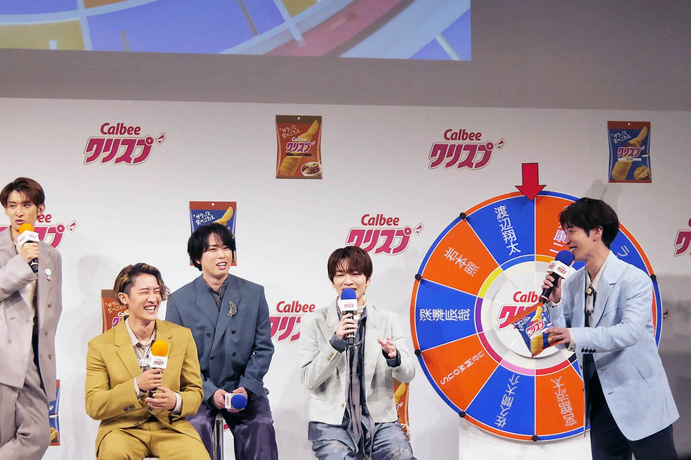 Snow Manがカルビー「クリスプ」のCMキャラクターに！　発表会に9人揃って登場して大盛り上がり！【編集部の「これ、気になる！」  Vol.188】