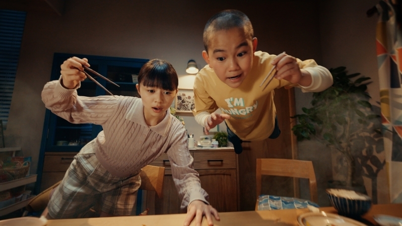永瀬廉さんが家族と餃子の取り合いに…！？ 「AJINOMOTO  ギョーザ」新TVCMがオンエア開始【編集部の「これ、気になる！」  Vol.192】