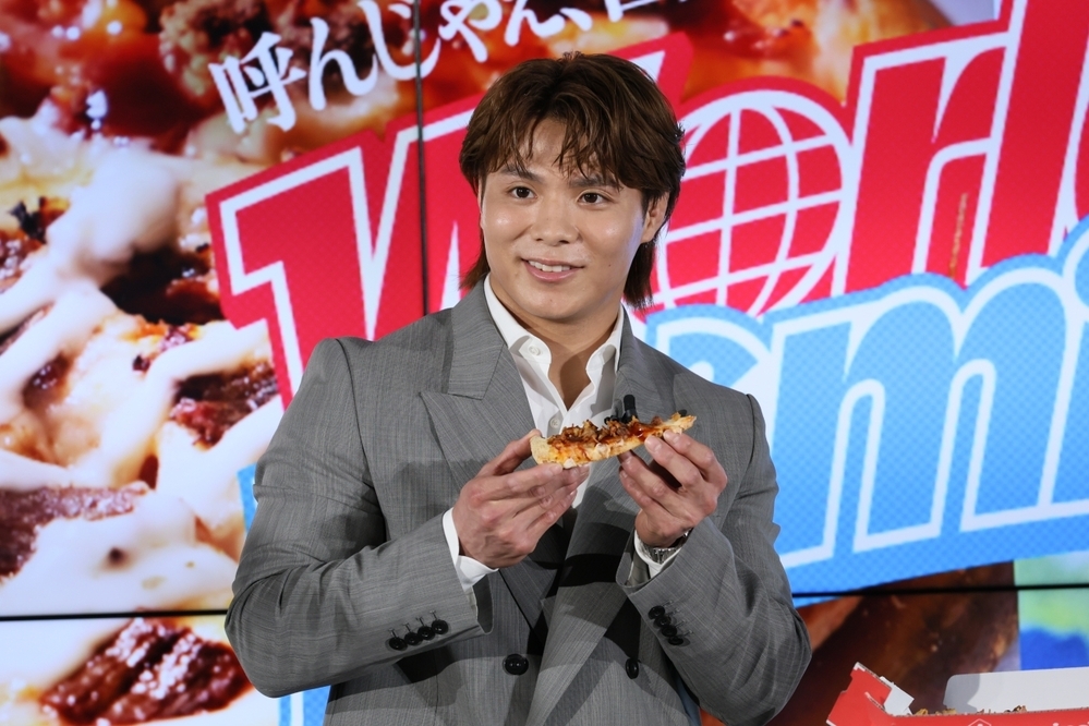 呼んじゃえ、世界の肉ピザ！ 菊池風磨さんと阿部一二三さんが、ドミノ・ピザ「ワールドドミノ 欧州編」（期間限定）の美味しさをアピール【編集部の「これ、気になる！」  Vol.196】