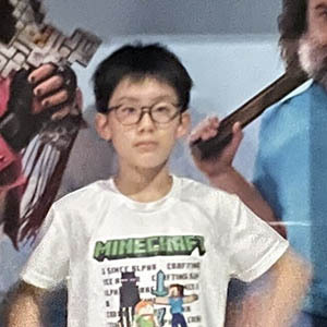 世界中で大人気の“マイクラワールド”を完全再現した実写映画「マインクラフト／ザ・ムービー」が公開！ 編集部親子も観てきた！【編集部の「これ、気になる！」  Vol.198】