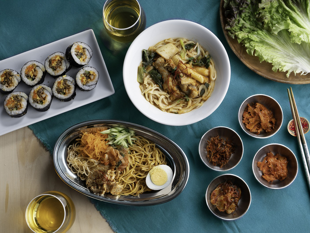 成城石井の韓国グルメフェアに注目！ 話題の「ドバイチョコ」から「ちりめんキムチ」「えんがわキムチ」や「ビビン麺」など【編集部の「これ、気になる！」  Vol.199】