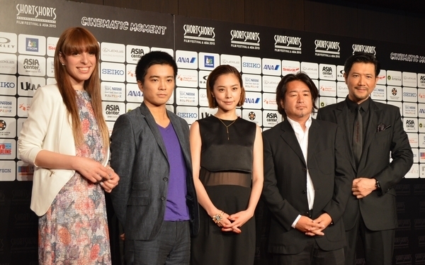 出張先まで占いで決める。占い大好き“三十路女”は運命の出会いをつかめるのか？