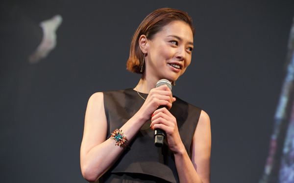 出張先まで占いで決める。占い大好き“三十路女”は運命の出会いをつかめるのか？