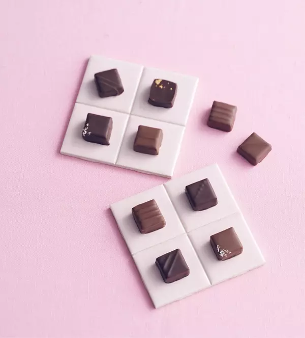 Chocholats Fran&ccedil;ois（ショコラ・フランソワ）ショコラ・アソート［銀座三越限定］16個入　4,860円（税込）