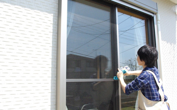 2時間で窓と床がピッカピカに！　気になる家事代行サービスを頼んでみた
