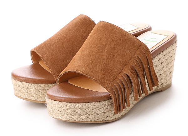 ガウチョ・スカンツ…流行の「幅広パンツ」でも、脚長を叶えてくれるサンダル