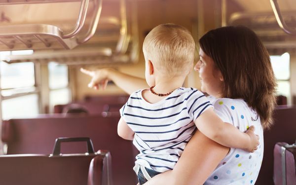 長距離移動で子どもがギャン泣き！　改めて見直したい、とっさの対処法3つ