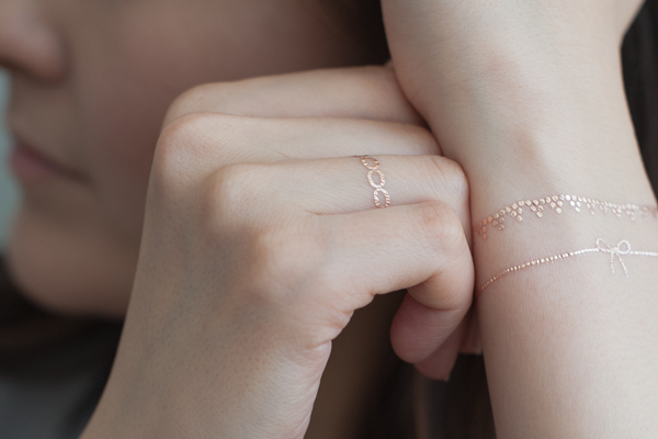 haquaはオトナ女子にぴったり！ 「肌に貼るジュエリー」が新感覚でかわいい！