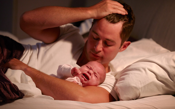 赤ちゃんの夜泣きはいつからいつまで？ 夜泣き原因と対処法は