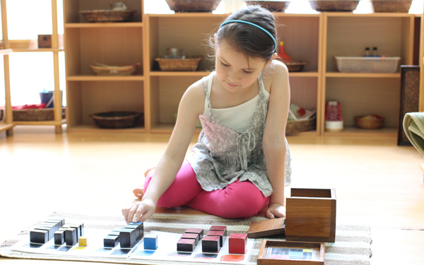 モンテッソーリとはどんな教育方法？ 家庭でも実践できる？