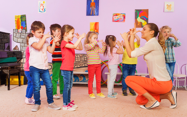 人気習い事、リトミックの効果や始める年齢、教室選びのポイントは？