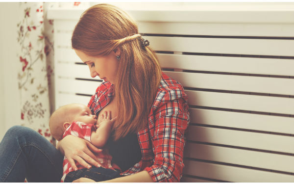 卒乳はいつ？ベストな時期と上手に断乳する方法【医師監修】