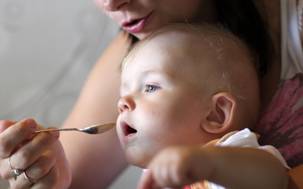 卒乳はいつ？ベストな時期と上手に断乳する方法【医師監修】