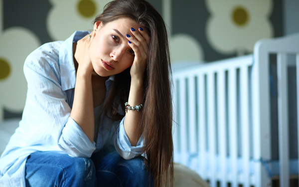 もしかして、育児ノイローゼ？ 原因や対処法、パパや家族にできること