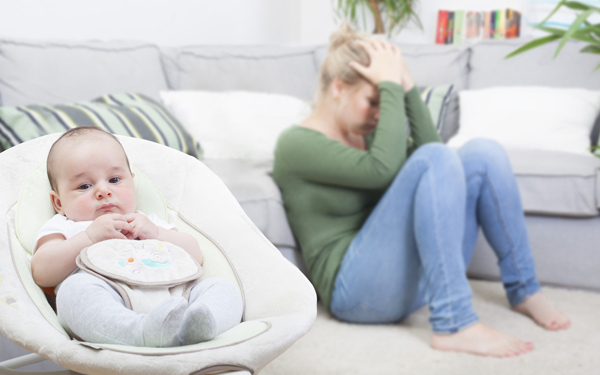 もしかして、育児ノイローゼ？ 原因や対処法、パパや家族にできること