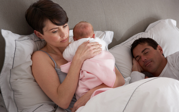 もしかして、育児ノイローゼ？ 原因や対処法、パパや家族にできること