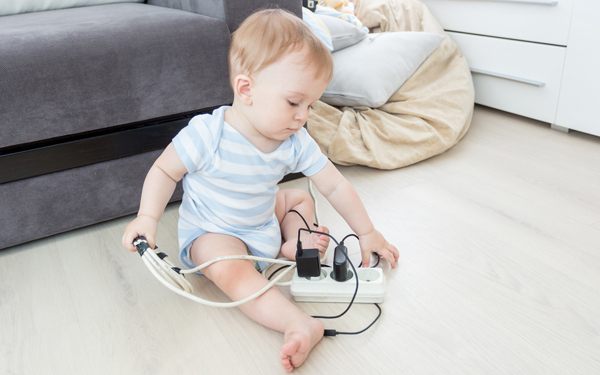 もしかして、育児ノイローゼ？ 原因や対処法、パパや家族にできること