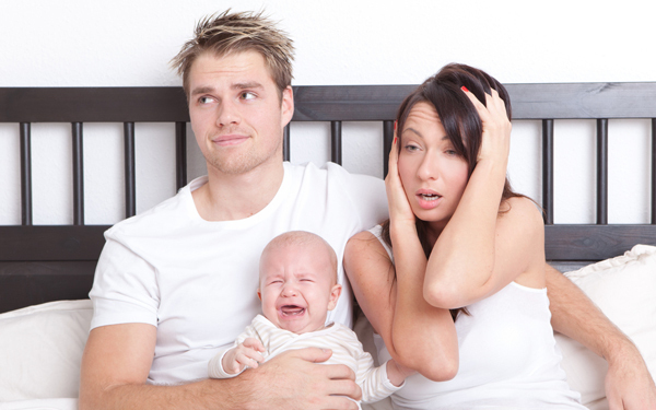 もしかして、育児ノイローゼ？ 原因や対処法、パパや家族にできること