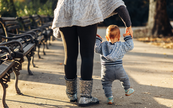 もしかして、育児ノイローゼ？ 原因や対処法、パパや家族にできること