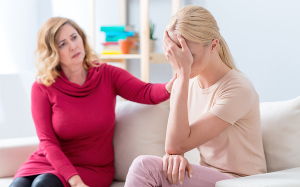 もしかして、育児ノイローゼ？ 原因や対処法、パパや家族にできること