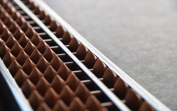 そろばん教室の月謝はどれくらい？ そろばんを習う効果をチェック！