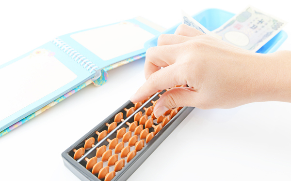 そろばん教室の月謝はどれくらい？ そろばんを習う効果をチェック！
