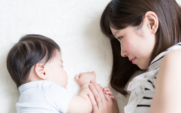 生活リズムを整えたい！新生児・子どもの寝かしつけの4つのコツ