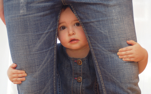 赤ちゃんの人見知りはいつから？　原因と対策を知ればパパも笑顔に