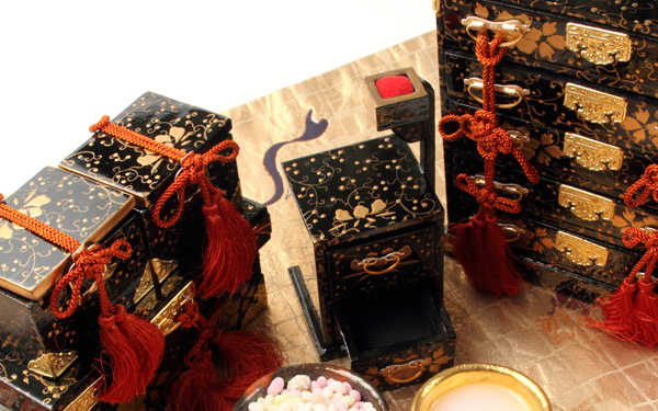 ひな祭りの由来、雛人形の飾り方、食べ物の意味を子どもに正しく伝えよう