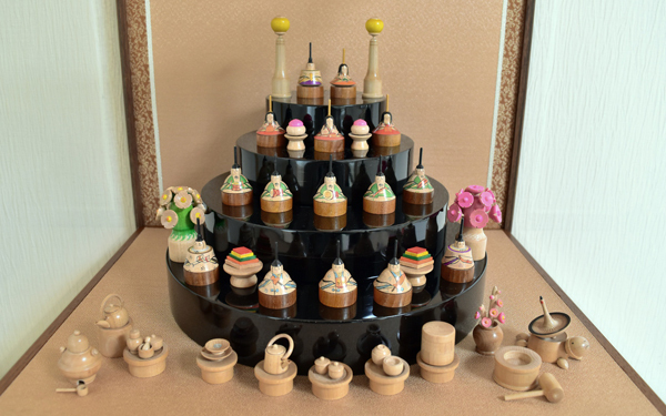 ひな祭りの由来、雛人形の飾り方、食べ物の意味を子どもに正しく伝えよう