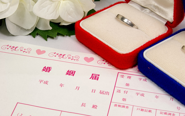 夫婦同姓を強要するのは日本だけ!?　夫婦別姓のメリットとデメリットとは