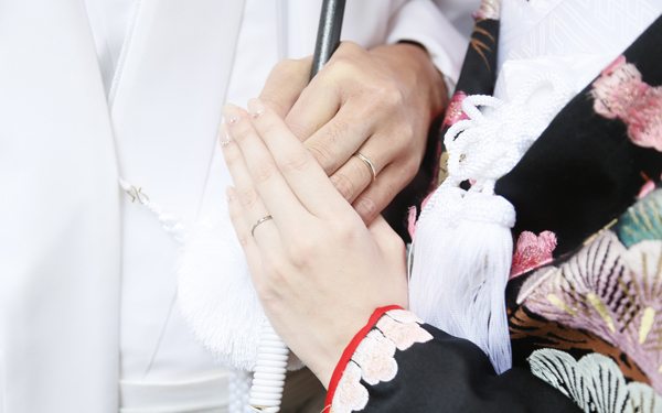 夫婦同姓を強要するのは日本だけ!?　夫婦別姓のメリットとデメリットとは