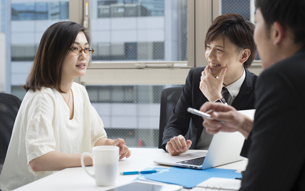 夫婦同姓を強要するのは日本だけ!?　夫婦別姓のメリットとデメリットとは