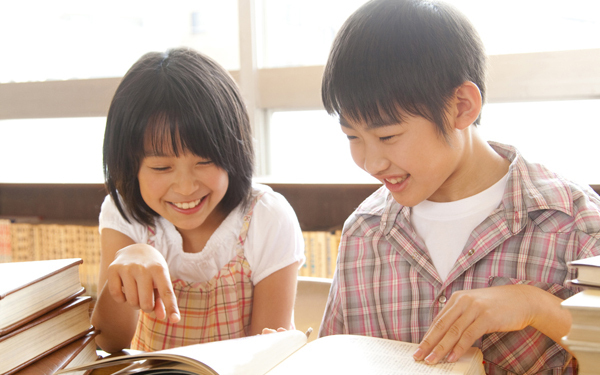 学童保育で英語も？　新1年生ママ必読、公立・民間運営の特徴とメリット