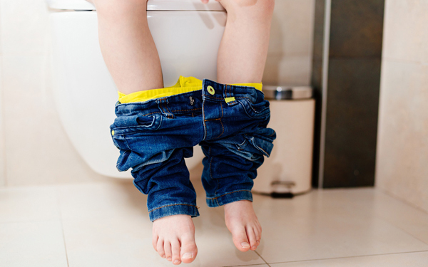 トイレトレーニングはいつから？ 成功の方法とポイント【体験談あり】