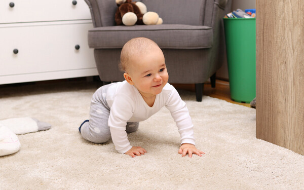 赤ちゃんらしい動きのハイハイをするのはいつから？　練習は必要？