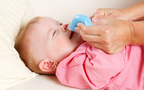 赤ちゃんの鼻水を取る方法！ 鼻吸い器（吸引機）の使い方やコツ