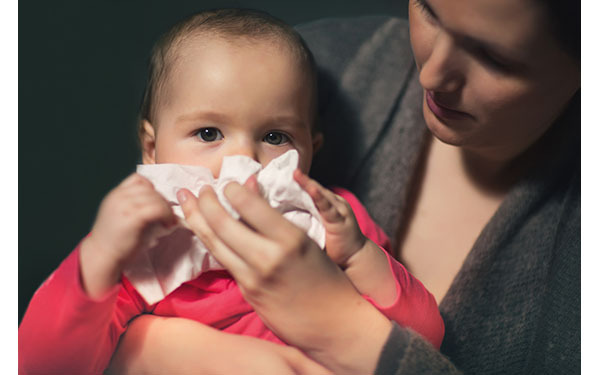 赤ちゃんの鼻水を取る方法！ 鼻吸い器（吸引機）の使い方やコツ