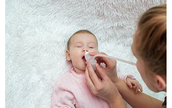 赤ちゃんの鼻水を取る方法！ 鼻吸い器（吸引機）の使い方やコツ｜ウーマンエキサイト