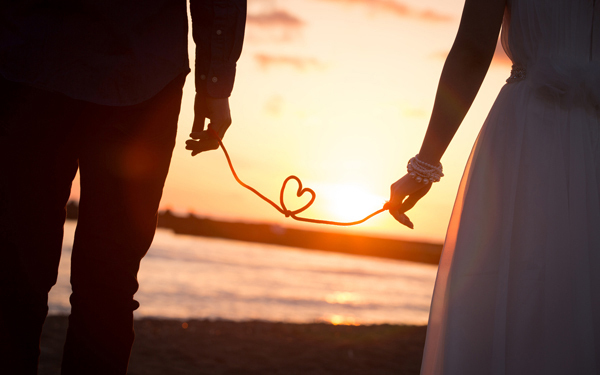 仲良し夫婦の特徴4つ！ 仲良く過ごす秘訣はデートとスキンシップ