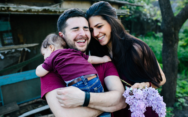 仲良し夫婦の特徴4つ！ 仲良く過ごす秘訣はデートとスキンシップ