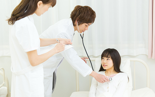 働くママはがんばりすぎないで！　つわりや切迫早産で使える「傷病手当金」【妊娠・出産でもらえるお金一覧2017 Vol.6】