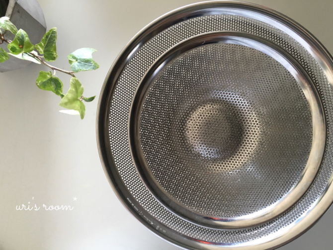 ザルのおすすめ 水切りでも圧倒的優秀な「パンチングストレーナー」【人気ブロガーの「これがマイベスト」  Vol.4】