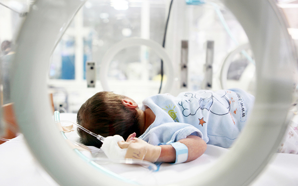 未熟児、低出生体重児だった場合の医療費を支援してくれる「未熟児養育医療制度」【妊娠・出産でもらえるお金一覧2017 Vol.11】