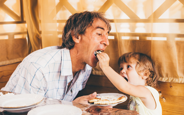 「いい子だね」よりも効果的な言葉は？　1歳〜3歳児の上手な褒め方